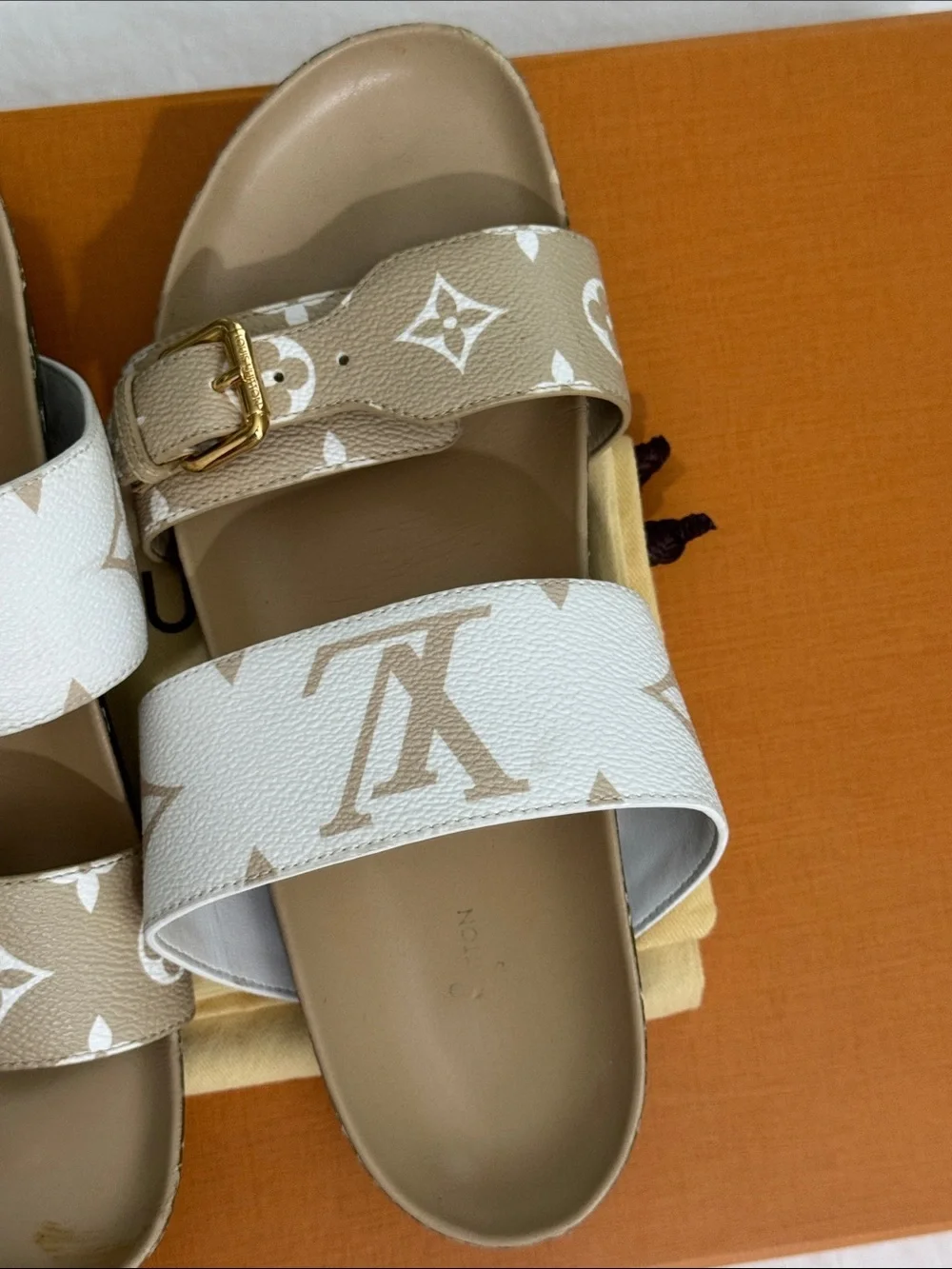 Louis Vuitton Bom Dia White & Tan Monogram Double-Strap Slide Sandals Sz 38